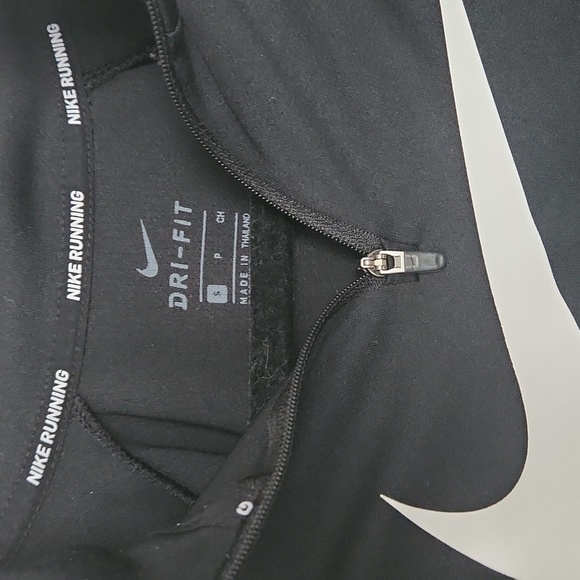 🌸3/$30! When Bundled Women's Nike Dri-Fit athletic top- Size Small - Picture 2 of 4